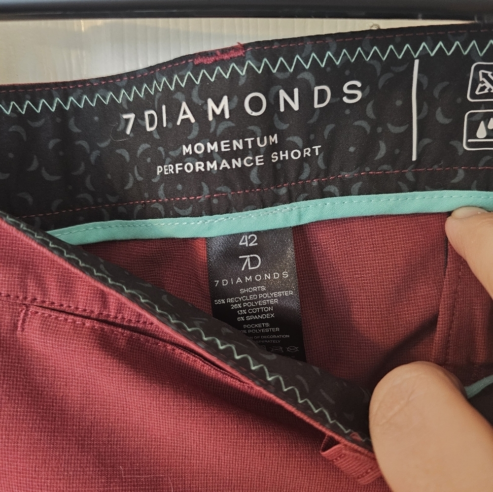 7 DIAMONDS 4 Waist Red Light Weight Momentum Performance Men's Shorts NWT - Picture 2 of 5